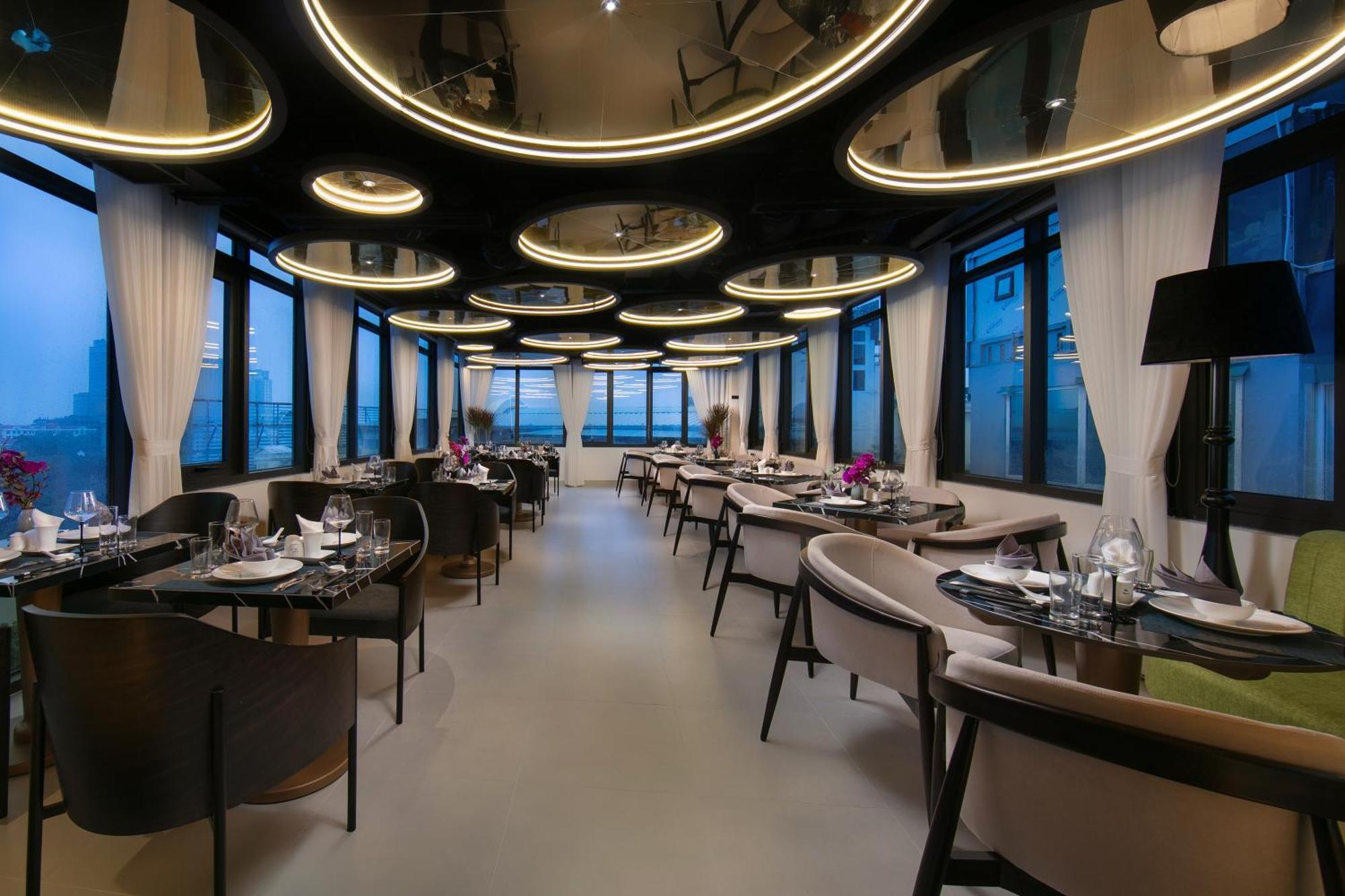 Le Premier Hotel & Rooftop Bar 河内 外观 照片