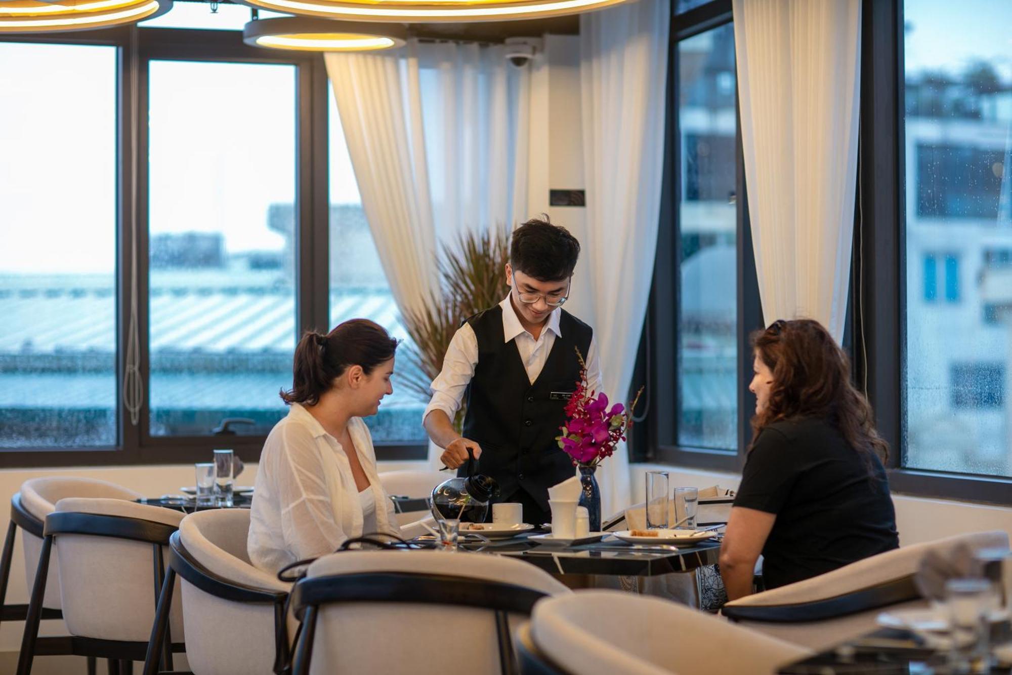 Le Premier Hotel & Rooftop Bar 河内 外观 照片