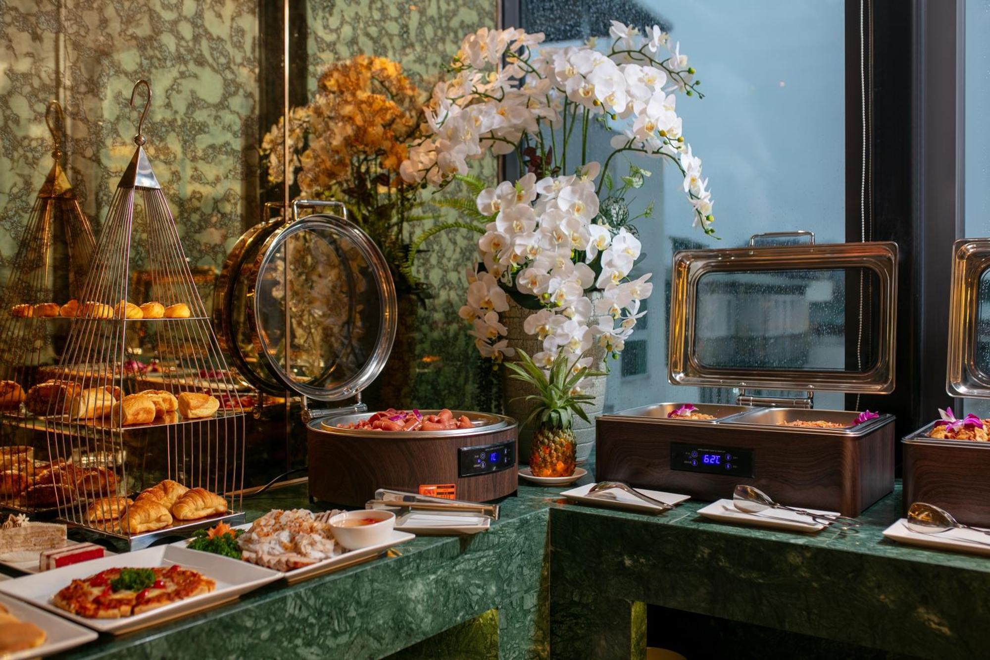 Le Premier Hotel & Rooftop Bar 河内 外观 照片