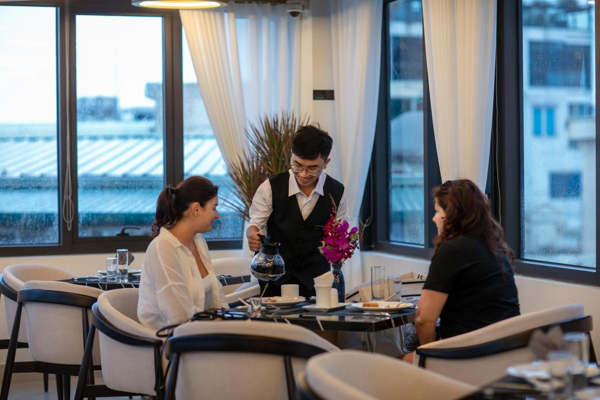 Le Premier Hotel & Rooftop Bar 河内 外观 照片