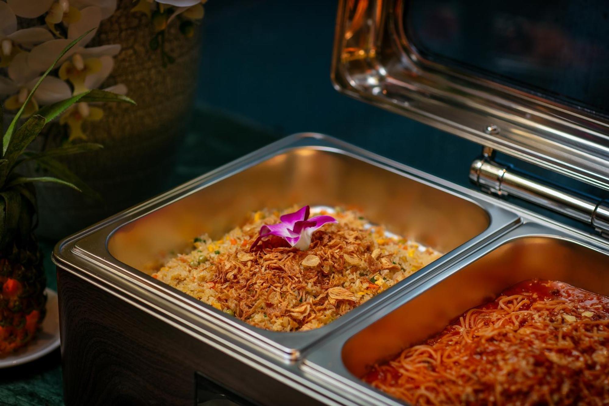 Le Premier Hotel & Rooftop Bar 河内 外观 照片