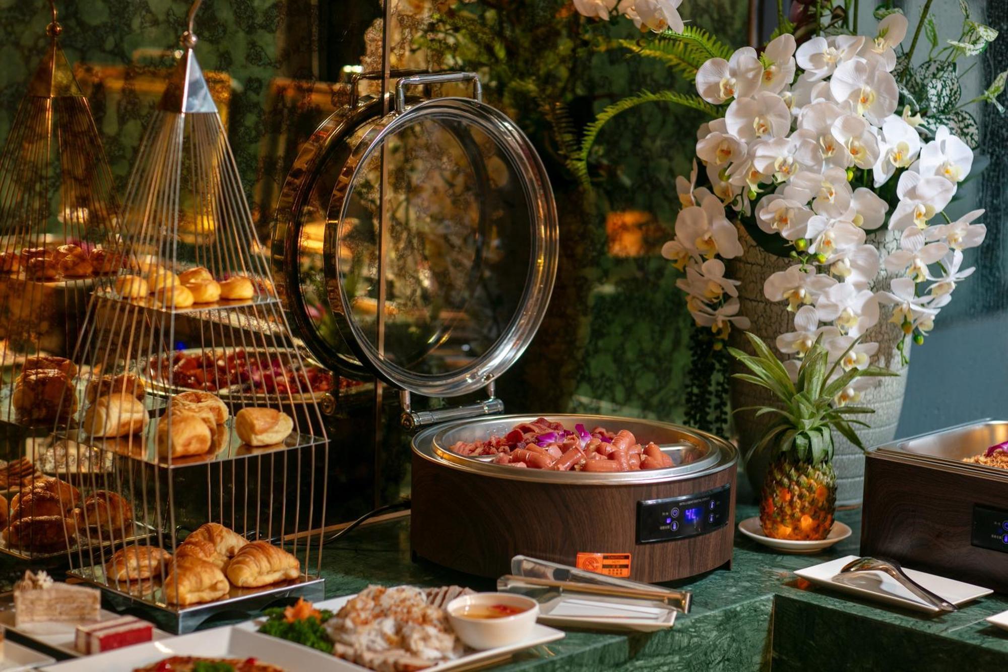 Le Premier Hotel & Rooftop Bar 河内 外观 照片