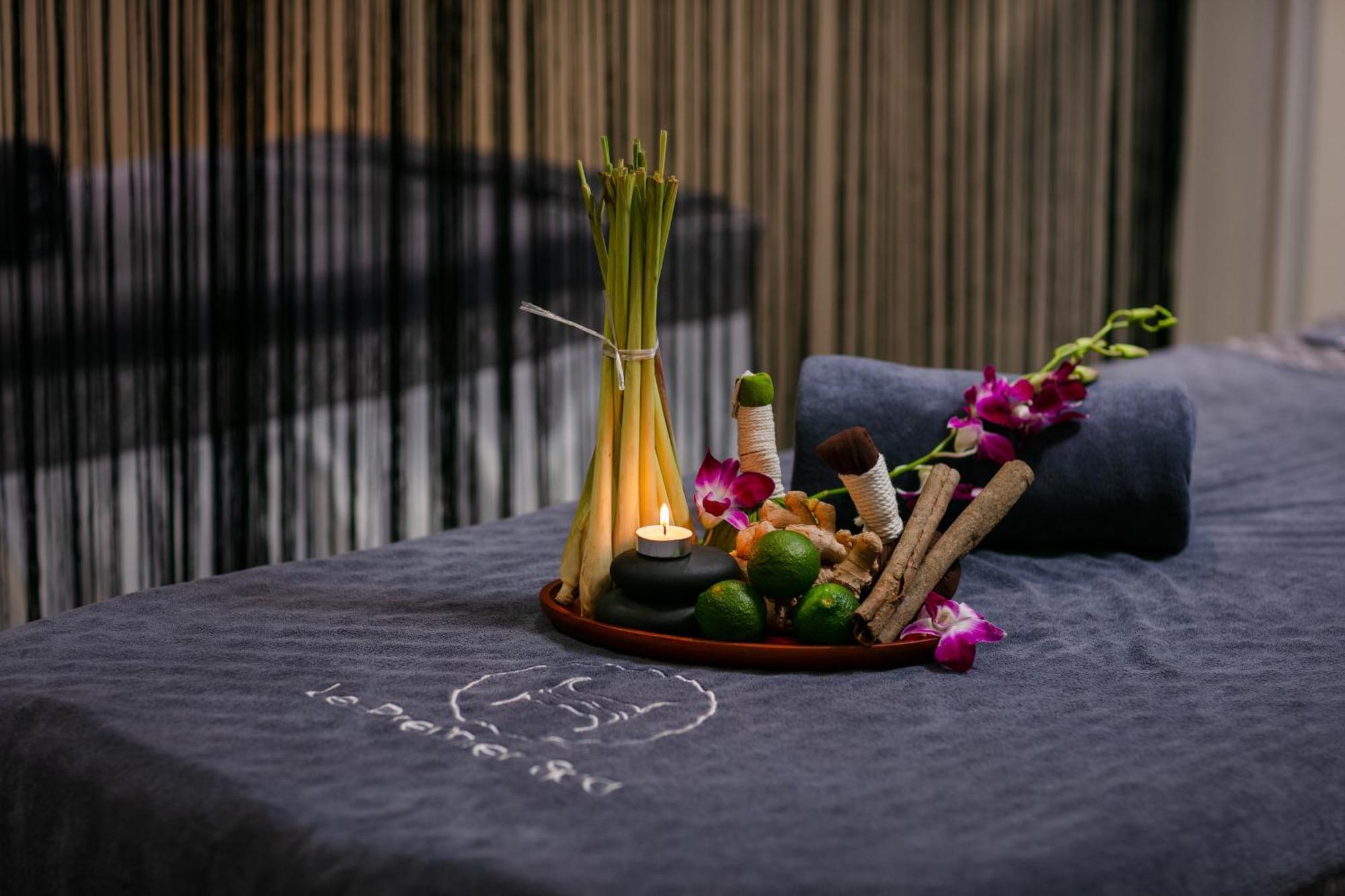 Le Premier Hotel & Rooftop Bar 河内 外观 照片