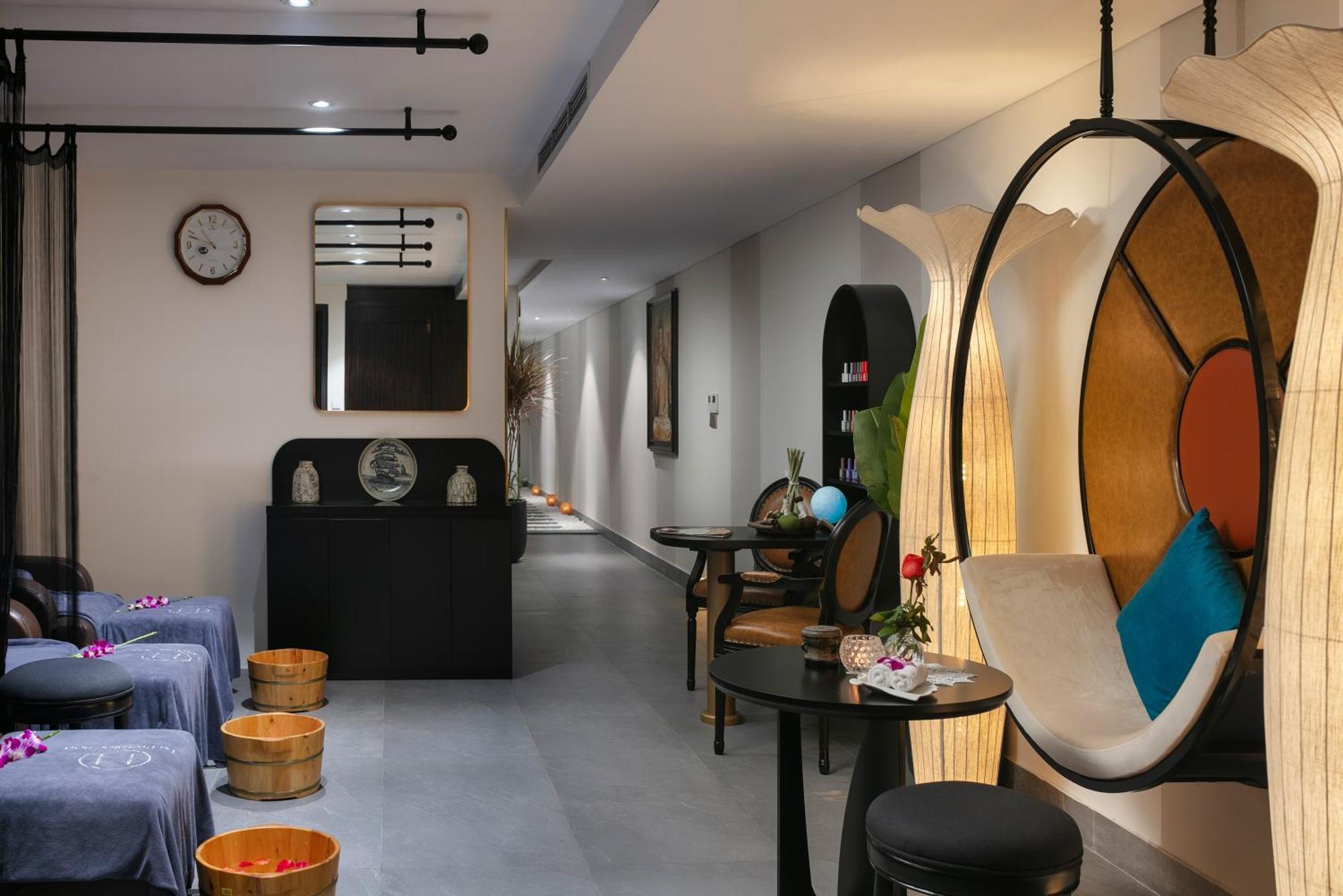 Le Premier Hotel & Rooftop Bar 河内 外观 照片