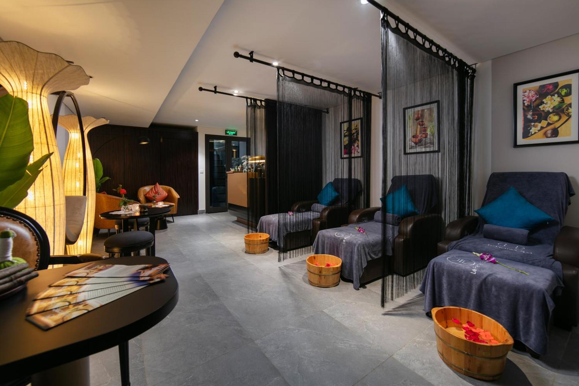Le Premier Hotel & Rooftop Bar 河内 外观 照片